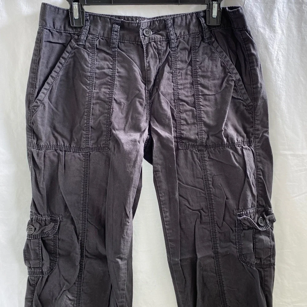 Clavin Klein Cargo Capri Size: 8 - Picture 3 of 11